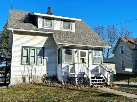 104 NE 4th Ave, Waukon, IA 52172