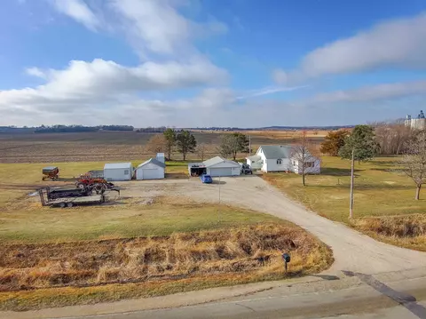 33785 Vail Ave, Cedar Falls, IA 50613