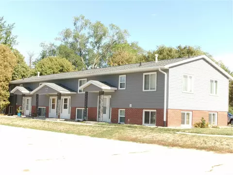 604 E Seerley Blvd, Cedar Falls, IA 50613