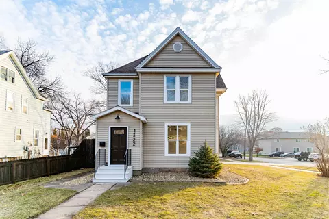 1322 Main St, Cedar Falls, IA 50613