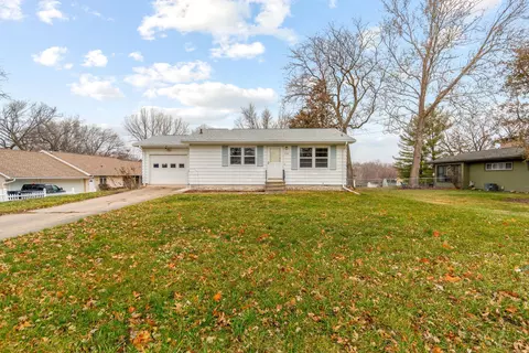 2032 Castle St, Waterloo, IA 50701