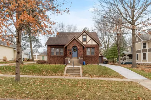 1009 Iowa St, Cedar Falls, IA 50613