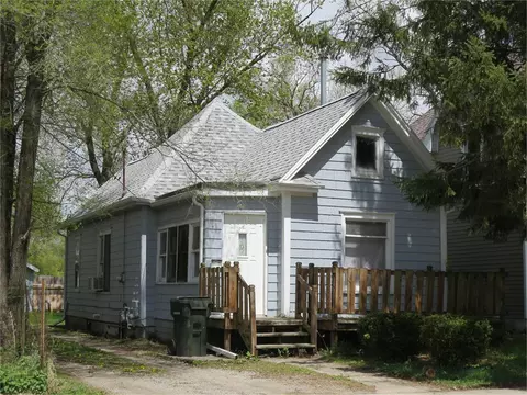 2113 Mulberry St, Waterloo, IA 50703
