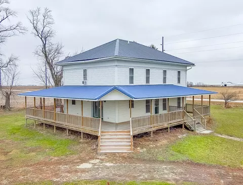 1694 Tahoe Ave, Sumner, IA 50674