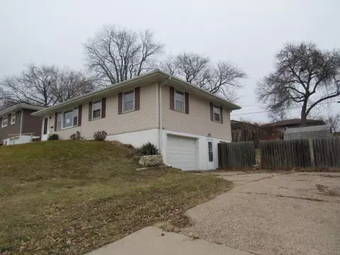 1205 Cerro Dr, Dubuque, IA 52001 photo 2