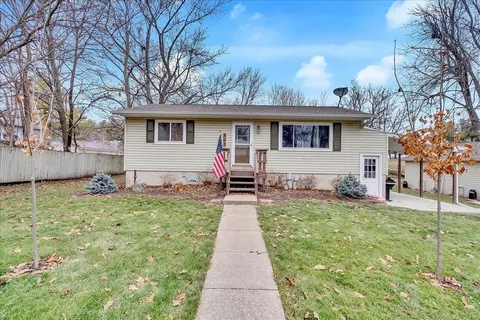 303 East St, Mount Auburn, IA 52313