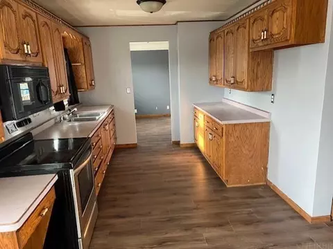 115 Amity Dr, Waterloo, IA 50701