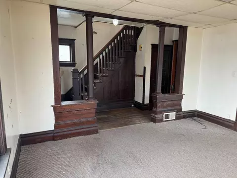 419 E 9th St, Waterloo, IA 50703 photo 2