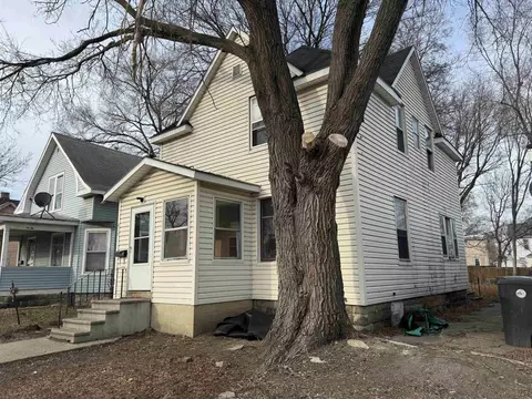 419 E 9th St, Waterloo, IA 50703