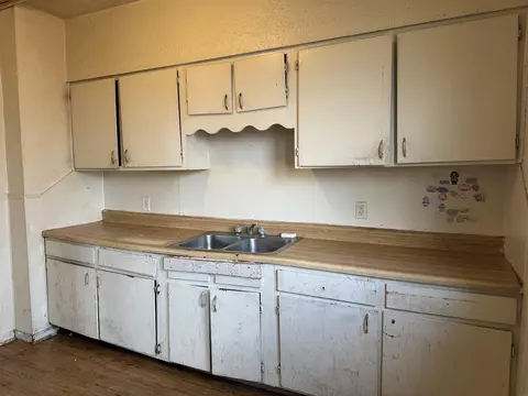 419 E 9th St, Waterloo, IA 50703 photo 8