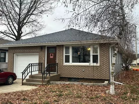 437 NE 1 St, New Albin, IA 52160