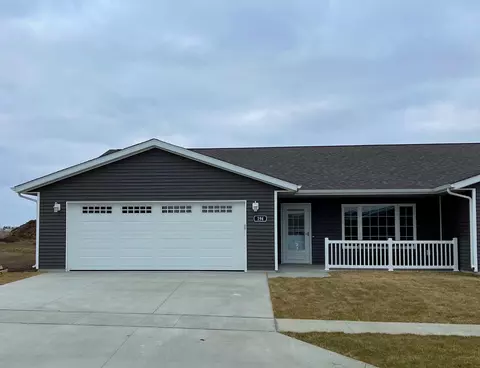 194 Hummingbird Ct, Independence, IA 50644