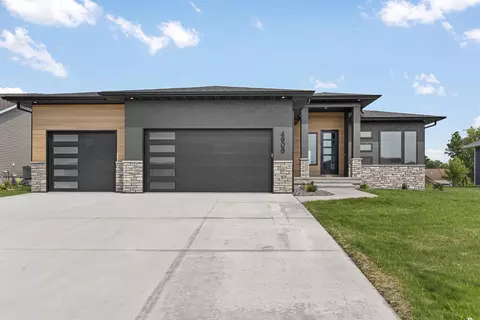 4906 Kara Dr, Cedar Falls, IA 50613
