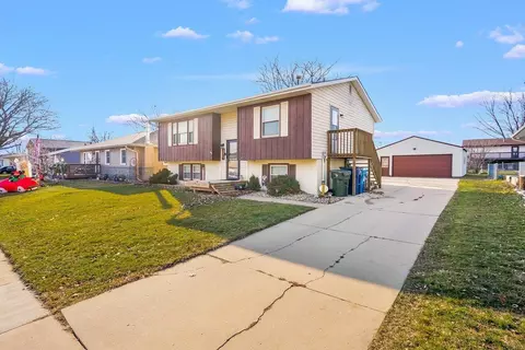 1146 Fleur Dr, Waterloo, IA 50701 photo 2