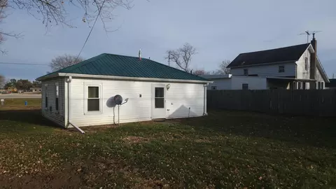 7040 La Porte Rd, Washburn, IA 50702