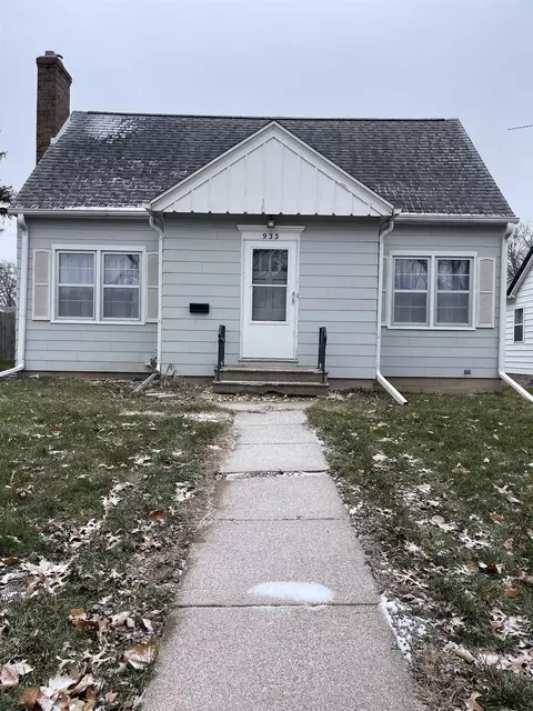 933 Kingsley Ave, Waterloo, IA 50701