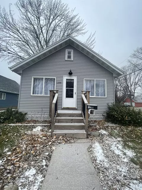 1200 Englewood, Waterloo, IA 50701