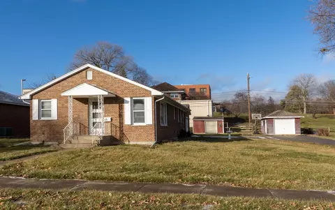 1003 W 7th St, Cedar Falls, IA 50613