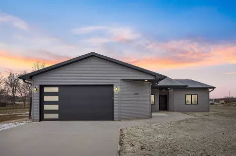 4429 Charm Dr, Waterloo, IA 50701