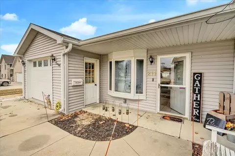 211 E Ridge St #6, Readlyn, IA 50668