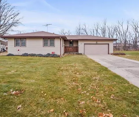 710 6th St, Eldora, IA 50627