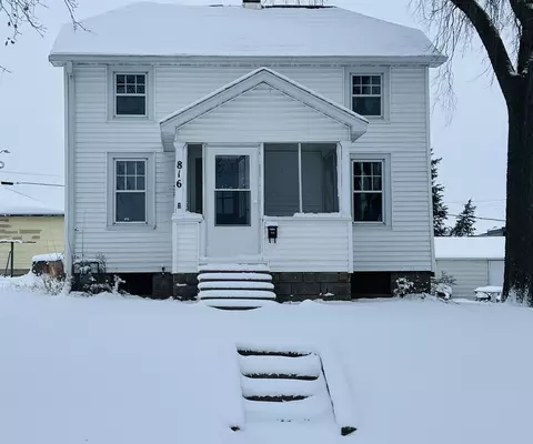 816 SW 1st Ave, Waverly, IA 50677