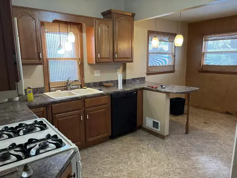 128 Summit Ave, Waterloo, IA 50701 photo 3