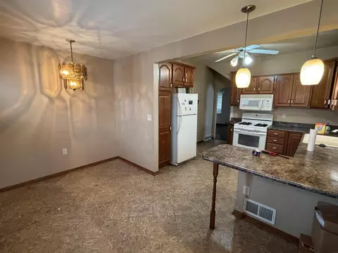 128 Summit Ave, Waterloo, IA 50701 photo 4