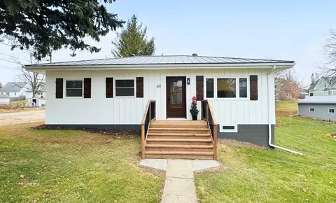 411 NE 1st St, Waukon, IA 52172