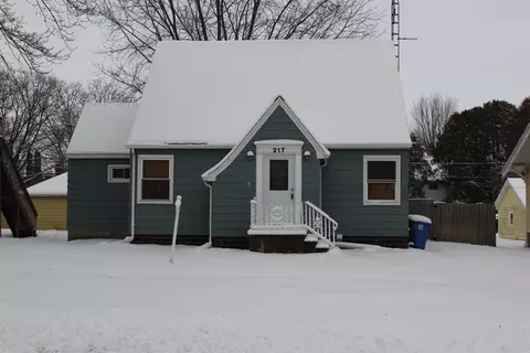 217 W Prospect St, Shell Rock, IA 50670