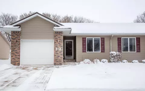 317 NW Park 26th St, Waverly, IA 50677