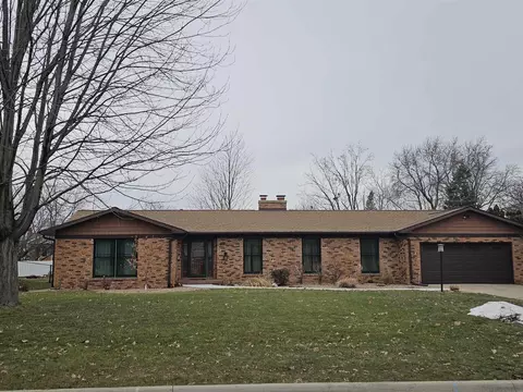 836 Lynkaylee Dr, Waterloo, IA 50701