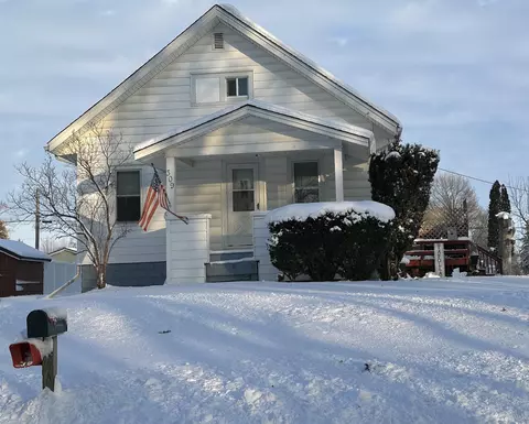 309 8th Ave SW, Oelwein, IA 50662