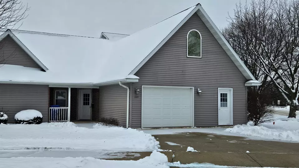  105 Lake View Ct, New Hampton, IA 50659 photo 1