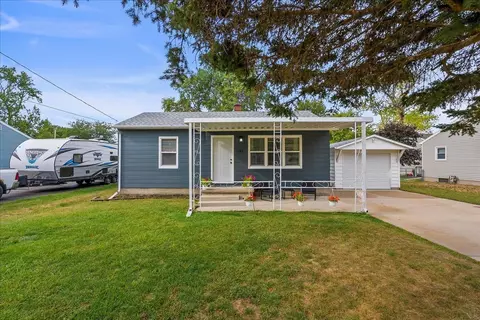 409 2nd St, Washburn, IA 50702
