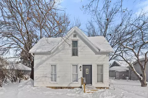609 W 3rd St, Cedar Falls, IA 50613