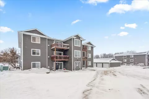 4706 Chadwick Rd #8, Cedar Falls, IA 50613