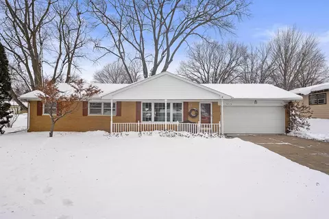 3715 Clearview Dr, Cedar Falls, IA 50613