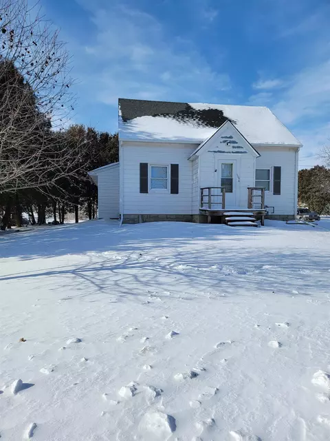 306 4th St SE, Cresco, IA 52136