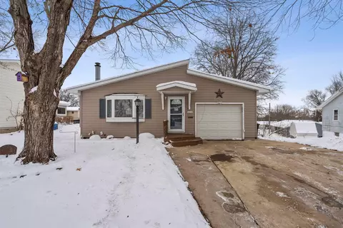 1808 Coachman Dr, Waterloo, IA 50701