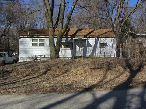 1527 Dearborn Ave, Waterloo, IA 50707