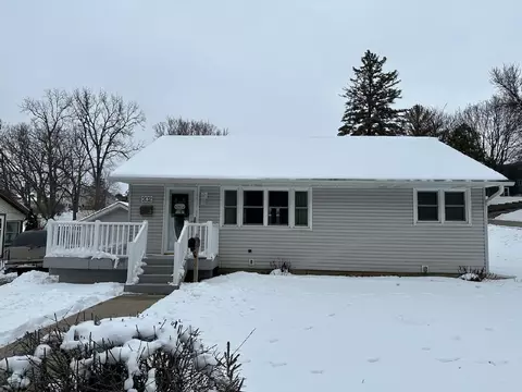 202 Pleasant Ave, Decorah, IA 52101