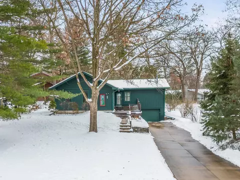 2221 Greenwood Ave, Cedar Falls, IA 50613