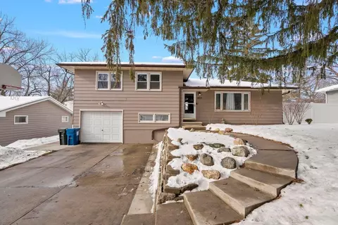 404 N Ellen St, Cedar Falls, IA 50613