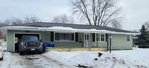 925 2nd Ave SW, Oelwein, IA 50662