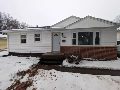 2520 Valley Park Dr, Cedar Falls, IA 50613