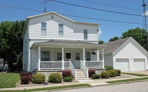 216 E Main St, Denver, IA 50622
