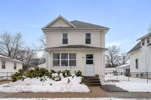 739 Kern St, Waterloo, IA 50703