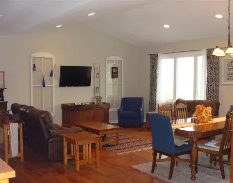 2837 Locust Rd, Decorah, IA 52101 photo 2