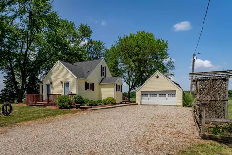 19513 130th St, Parkersburg, IA 50665